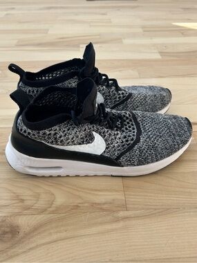Nike Air Max Thea Ultra Flyknit Sneakers Women’s Size 10 Black Grey